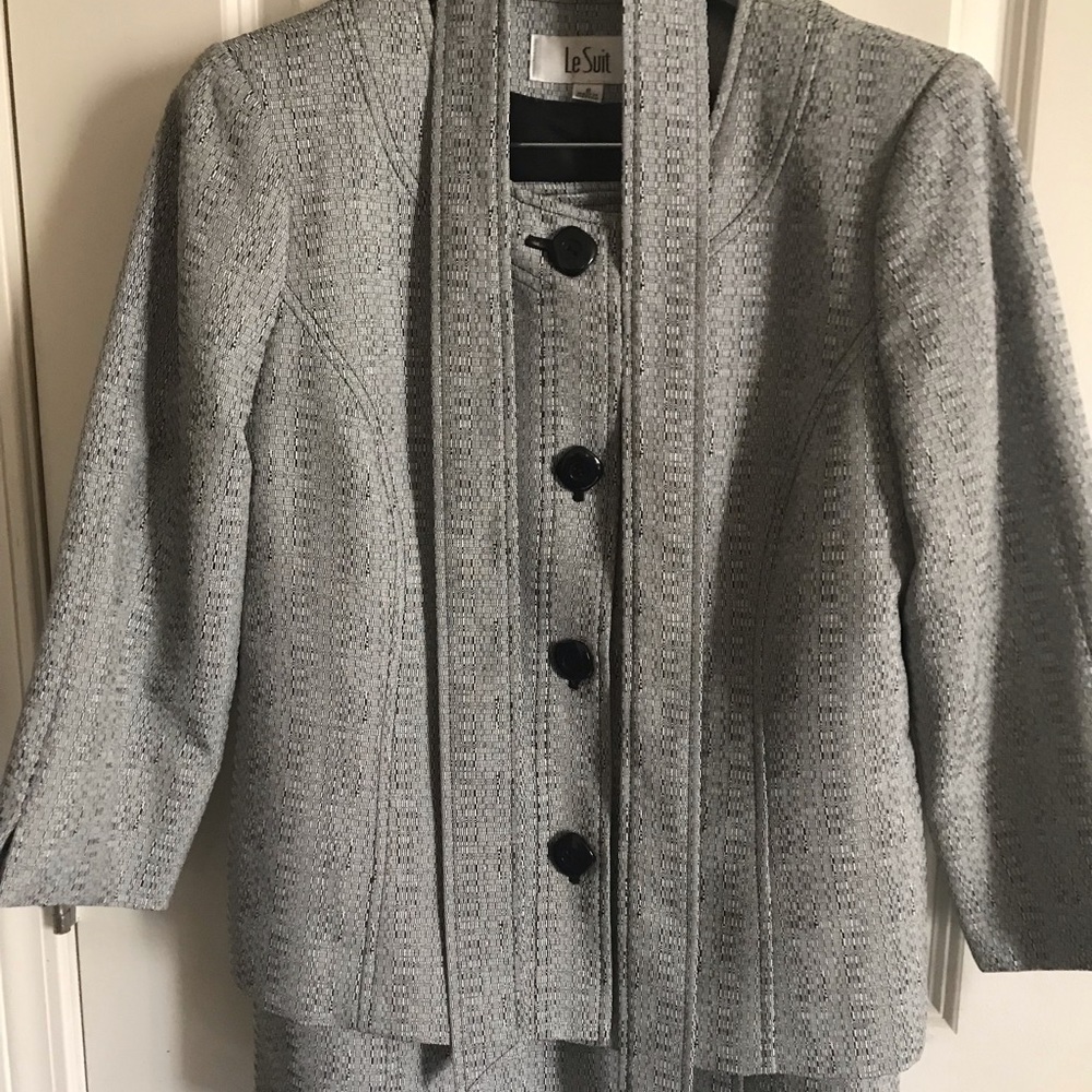 Suit - Picture 4 of 4
